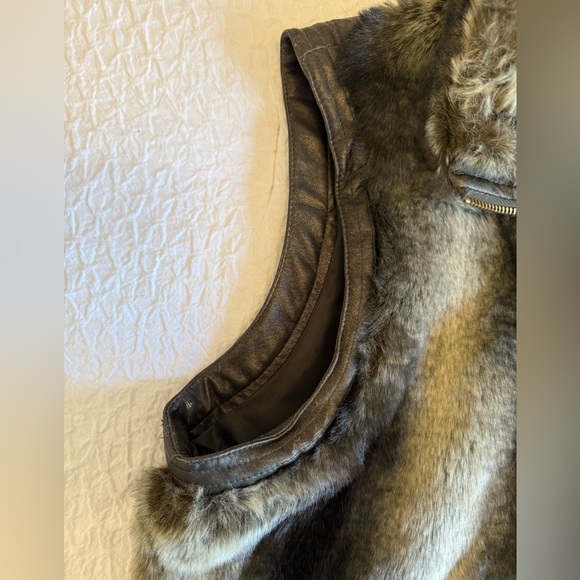 Big Chill Faux Fur & Leather Trim Vest – Size M - Picture 12 of 13